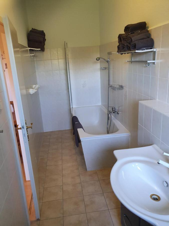 Apartmenthaus Am Schlosspark Schkopau Εξωτερικό φωτογραφία